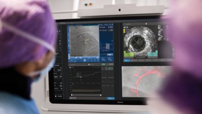 OmniWireイメージングインターフェースを見る臨床医