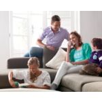 Μας φέρνει πιο κοντά