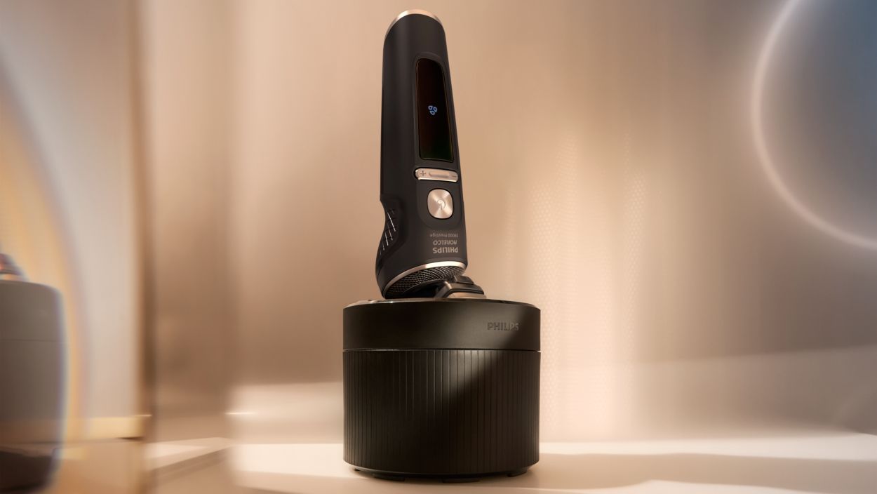 Shaver S9000 Prestige Wet & Dry Electric shaver with SkinIQ SP9840