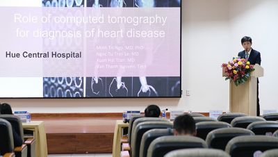 Bác sĩ Ngô Minh Trí trình bày về vai trò của cắt lớp vi tính (CT) trong chẩn đoán tim mạch tại Bệnh viện Trung ương Huế