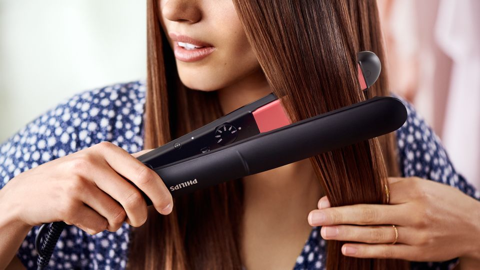 StraightCare Essential ThermoProtect straightener BHS376/00 | Philips