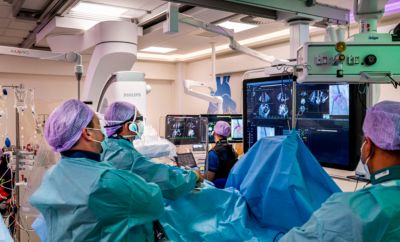 Klinisch team gebruikt Philips DeviceGuide tijdens een minimaal invasieve hartprocedure