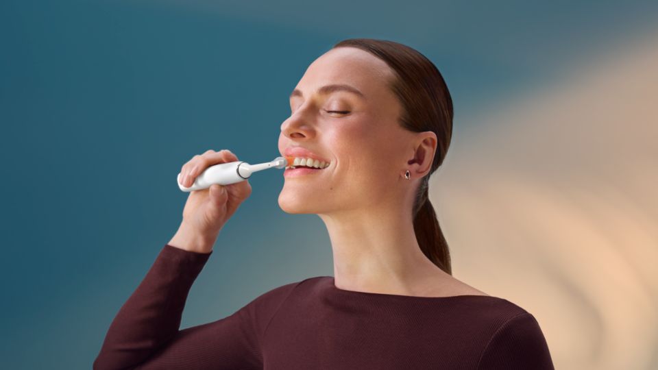 DiamondClean Smart Rechargeable Toothbrush HX9904/73 | Sonicare