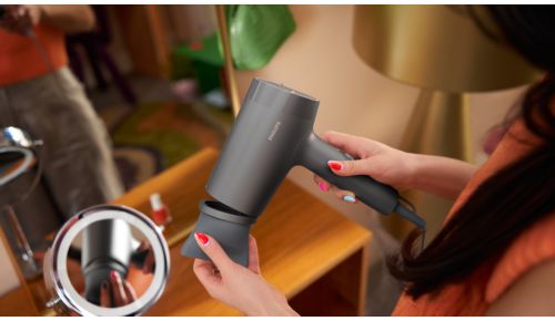 Il beccuccio per styling magnetico si collega facilmente