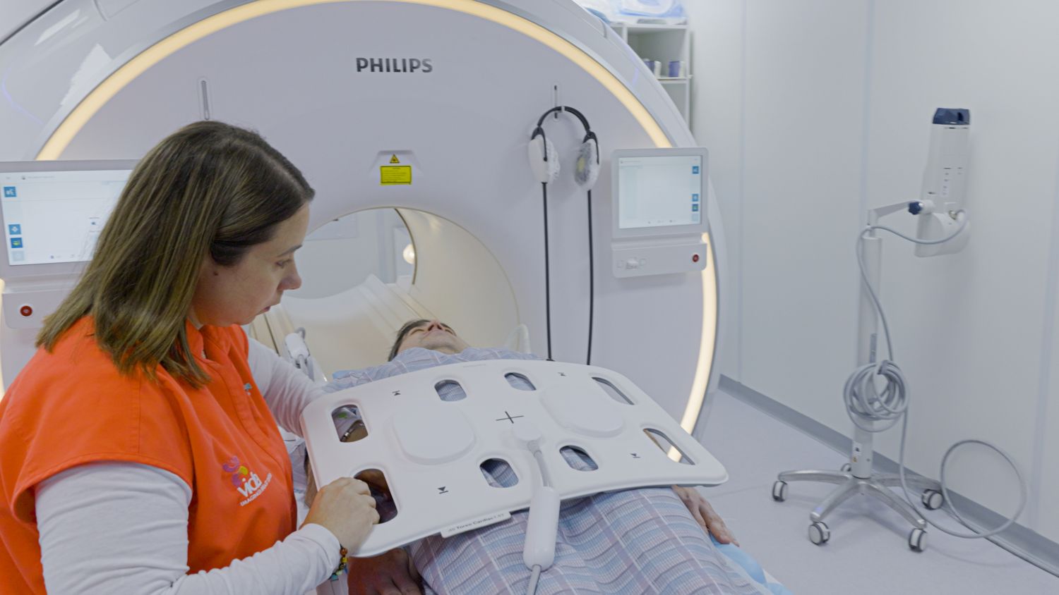 Edilia Cartagena in the MRI room