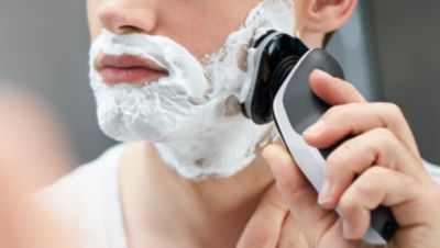 Schonende Trocken- oder erfrischende Nassrasur mit Aquatec