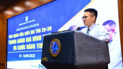 Bác sĩ Lê Minh Khôi giảng bài tại sự kiện siêu âm tim 2D-3D