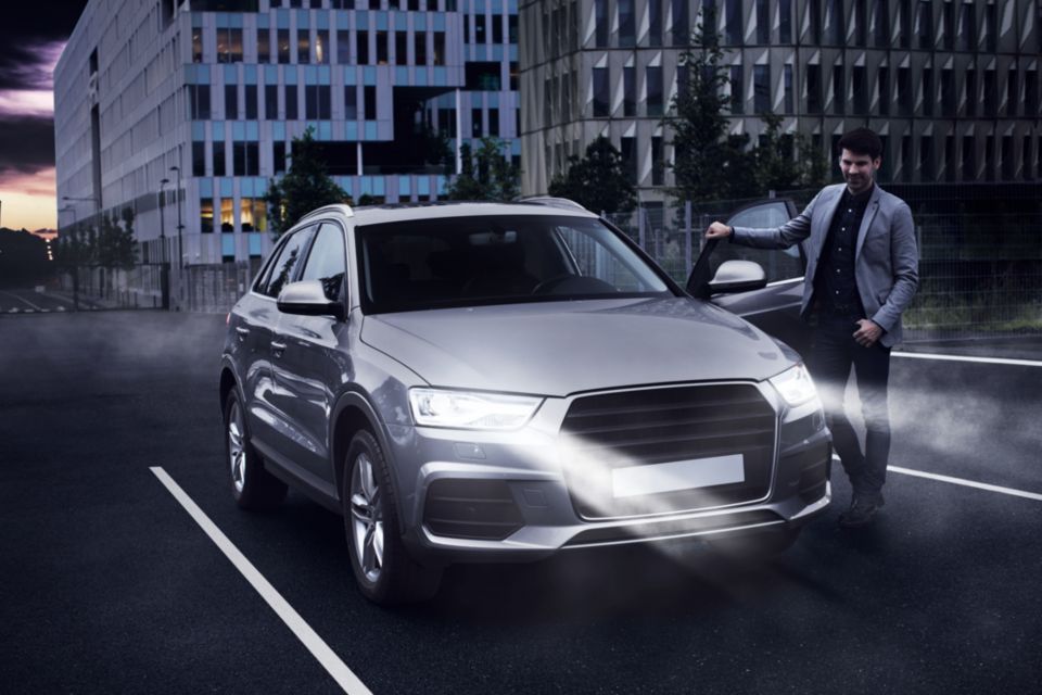 Xenon WhiteVision plus ヘッドランプ用 LED バルブ 85126WHV2X2 | Philips