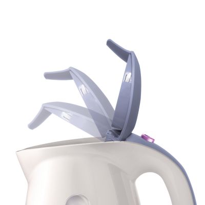 Hinged lid with large opening for easy filling and cleaning