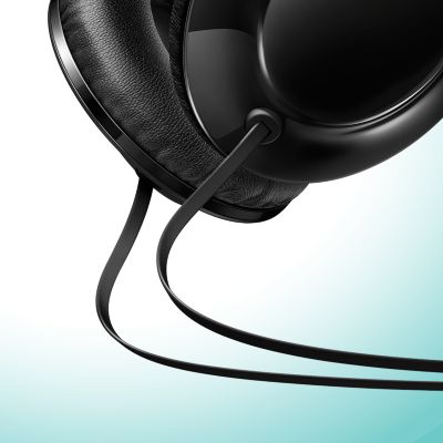 Disfruta de la música sin enredos con un diseño de cable plano