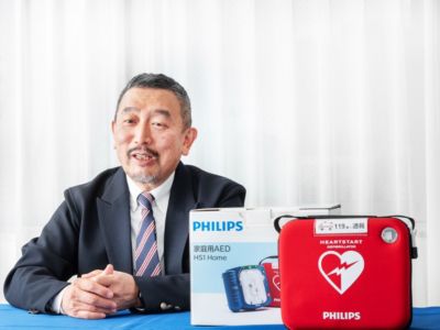 田中教授とフィリップス HeartStart HS1 家庭用AED