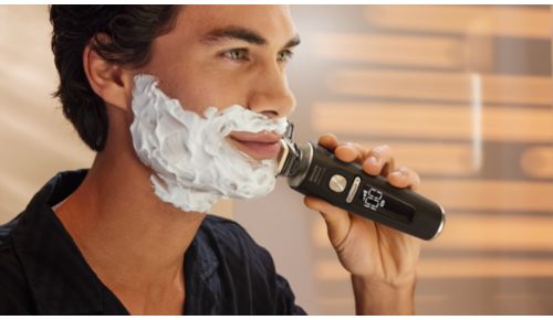 Scegli una comoda rasatura su pelle asciutta o rinfrescante su pelle bagnata