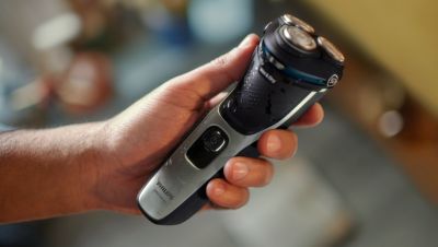 Anti-slip grip for a secure shave