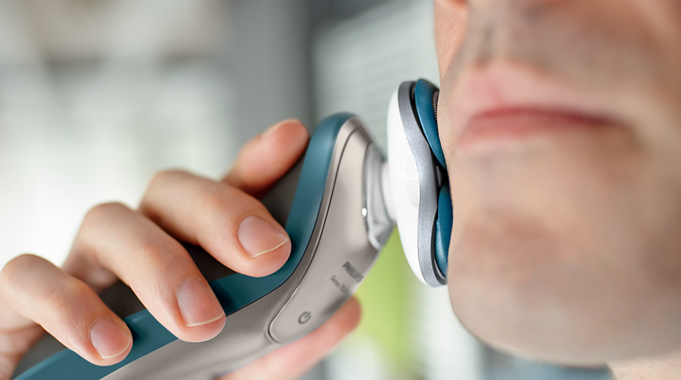 Shaver series 7000 ウェット&ドライ電気シェーバー S7560/12 Shaver series 7000 ウェット&ドライ電気シェーバー S7560/12
