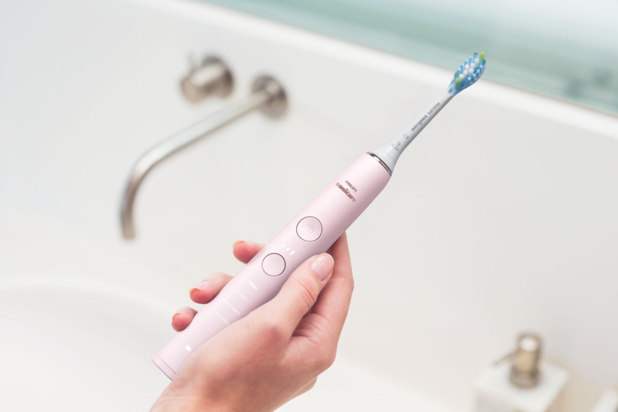 Lo spazzolino elettrico Sonicare DiamondClean 9000 di Philips è un vero  gioiello dell'igiene orale