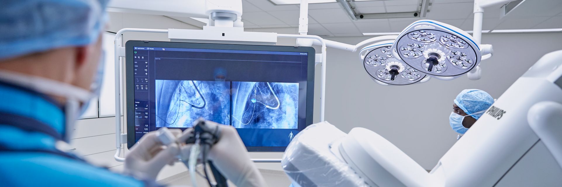 Doctor working with the Flexarm