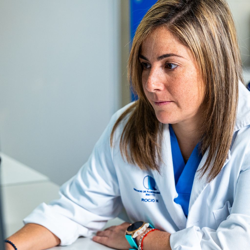 Rocío Muñoz, MRI Tech at Hospital Nuestra Señora del Rosario, Madrid, Spain looks at a computer screen