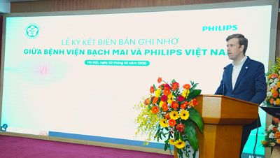 Ông Victor Stulen phát biểu tại lễ ký kết giữa Bệnh viện Bạch Mai và Philips Việt Nam