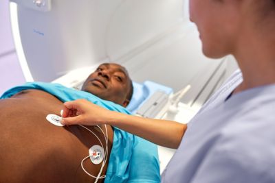 Voorbereiding van de patiënt op de MRI-scan