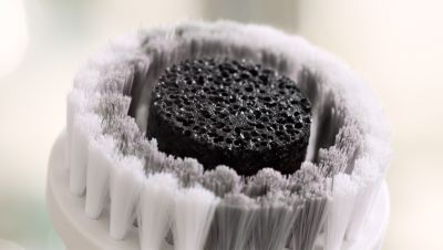 Ščetka lahko odstrani do 100 % nesnage