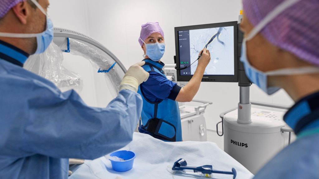 Surgical team performing vascular case with Zenition FD mobile C-arm