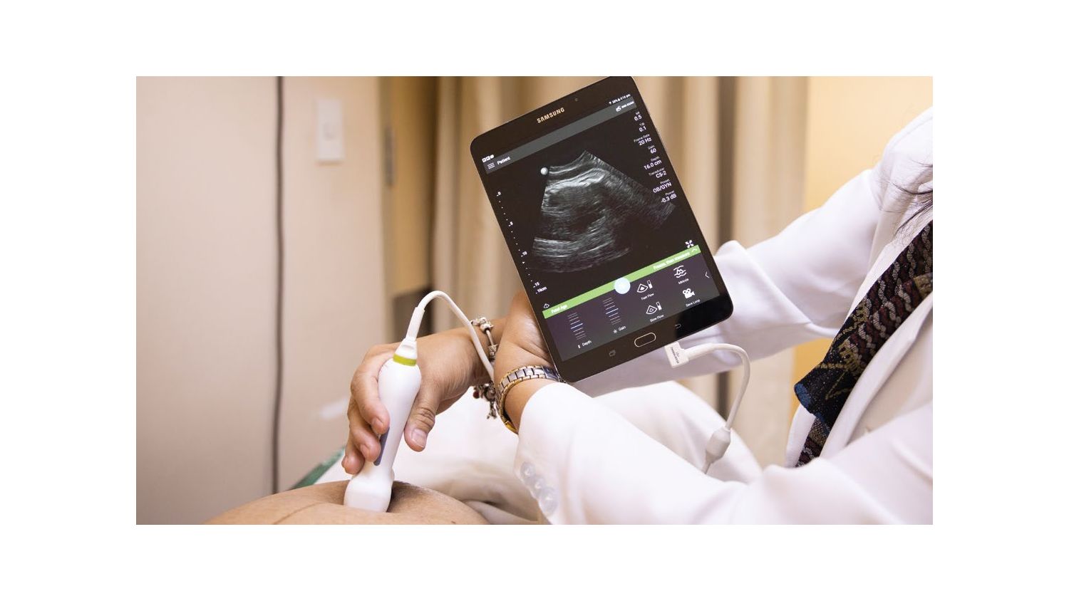 Dr. Marilou de Vera uses the Lumify C5-2 curved transducer in her clinical practice