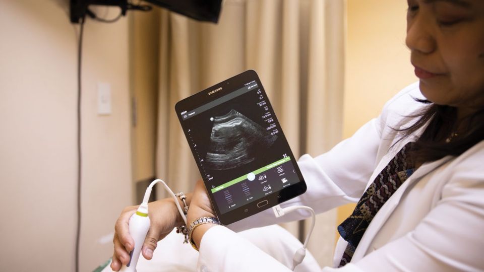 Dr. Marilou de Vera uses the Lumify C5-2 curved transducer in her clinical practice
