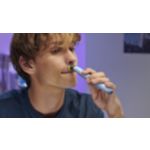 Zastriháva, tvaruje a holí fúzy akejkoľvek dĺžky