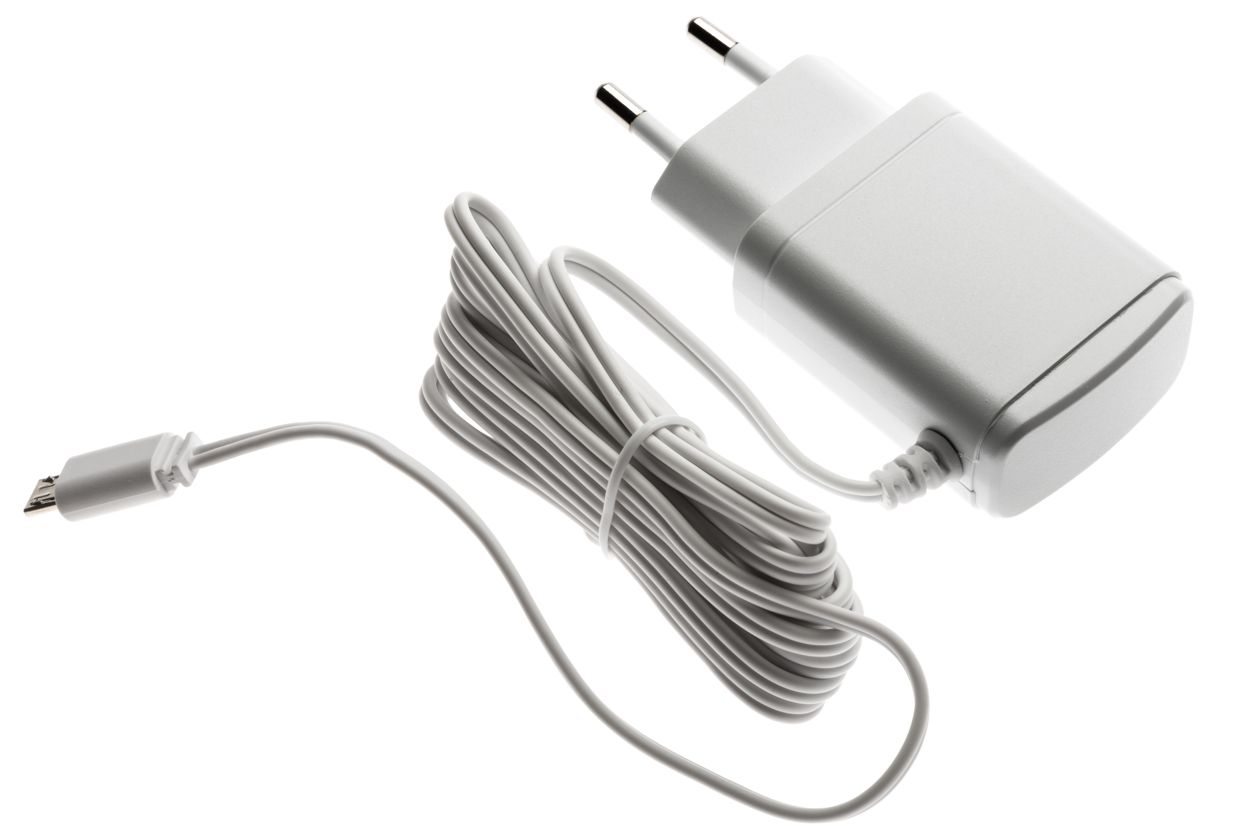 Chargez votre tire-lait depuis une prise secteur.