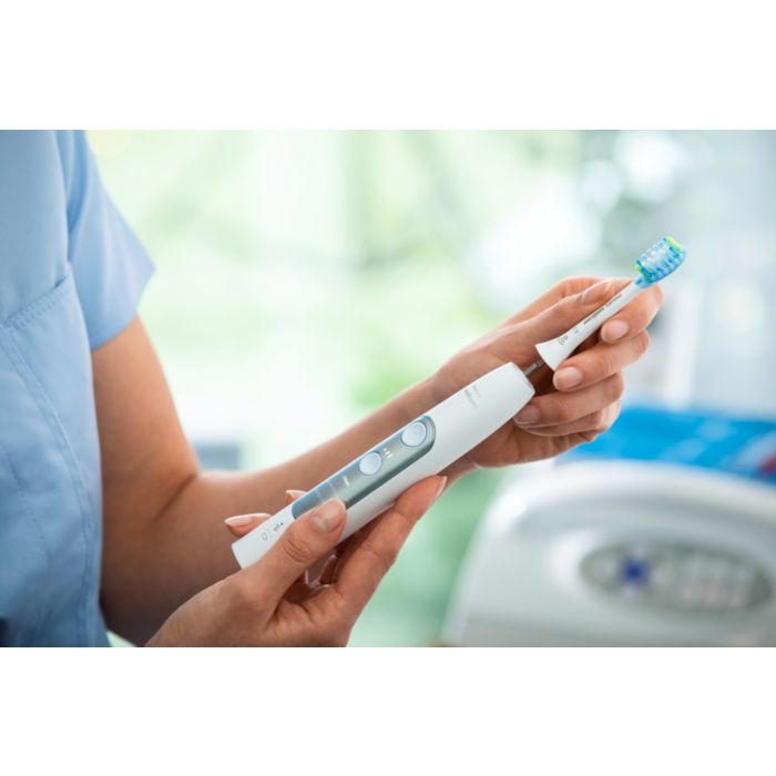 ExpertClean 7400 Rechargeable toothbrush - Trial NOT FOR RESALE