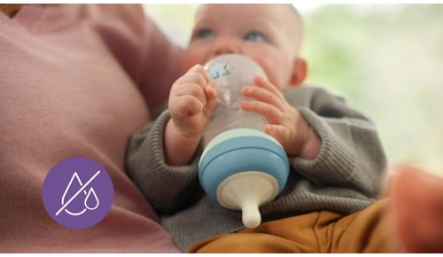 El diseño antigoteo de la tetina evita derrames y pérdidas de leche