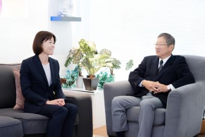 アスリートの歯の健康について語るオーラルケアの専門家