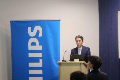 京都桂病院の中村茂先生が循環器治療の課題と最新動向について講演する様子