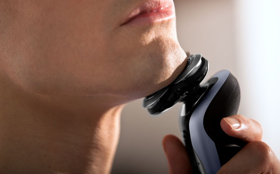 Shaver series 9000 Wet and dry electric shaver S9161/83 Shaver series 9000 Wet and dry electric shaver S9161/83