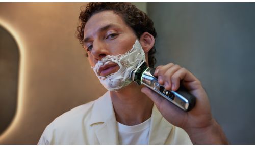 Scegli una comoda rasatura su pelle asciutta o rinfrescante su pelle bagnata