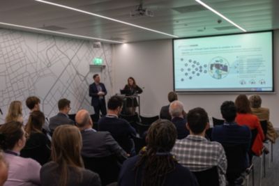 Conferentiepresentatie in vergaderruimte