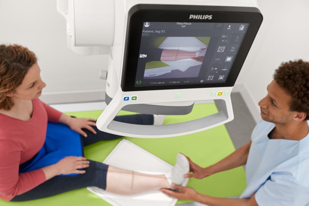 The DigitalDiagnost C90 High performance room VS90  represents a typical dual detector room configuration. With complete room motorization, you can easily and intuitively perform all applications, including automatic image stitching at the vertical stand and on the patient table. A configuration with an additional SkyPlate allows for exceptional application variety.