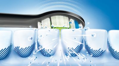 Elimină de până la 7 ori mai multă placă bacteriană decât o periuţă de dinţi manuală
