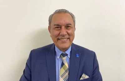 andrew omidvar headshot image