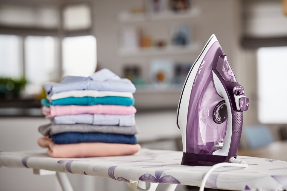 PowerLife Steam iron GC2995/37 | Philips