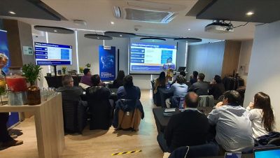 Instructor presenting Philips MRI technologies to medical technologists in training session