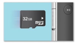 Gniazdo kart pamięci microSD pozwala na zapisanie maksymalnie 32 GB 16-godzinnych filmów w jakości HD