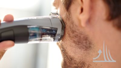 Ανασηκώνει και καθοδηγεί τις τρίχες για ομοιόμορφο τριμάρισμα χωρίς κόπο