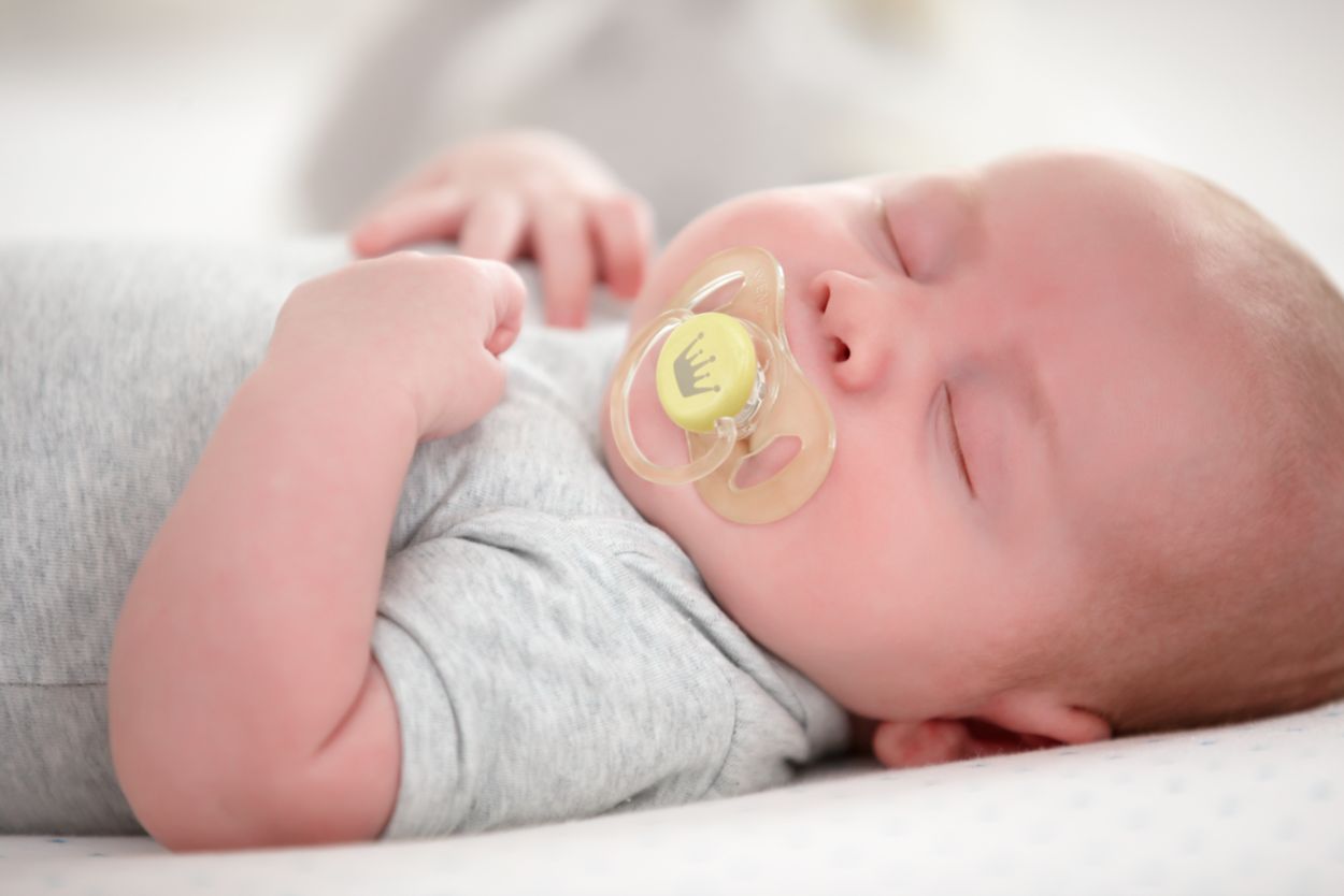 Small pacifiers best sale for newborns