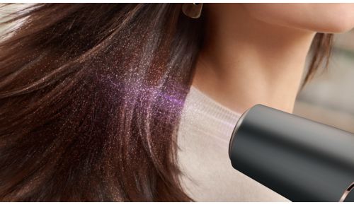 8x więcej jonów zapewniających gładkie i lśniące włosy