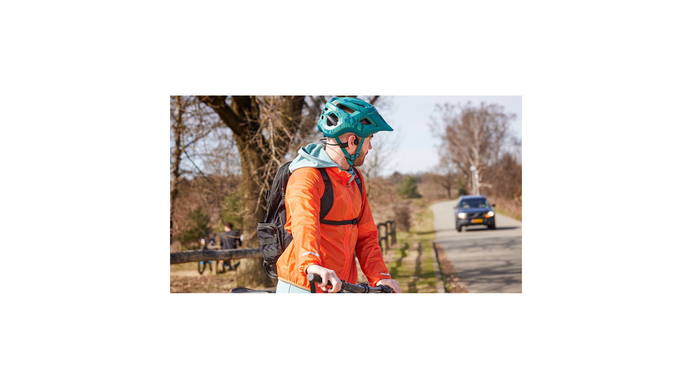 Athlete cycling using Philips headphones