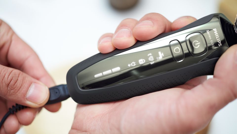 Shaver series 6000 ウェット＆ドライ電気シェーバー S6630/05 | Philips