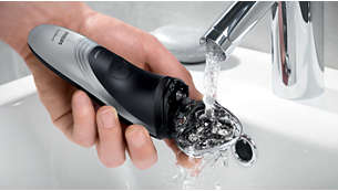 Washable shaver with QuickRinse system