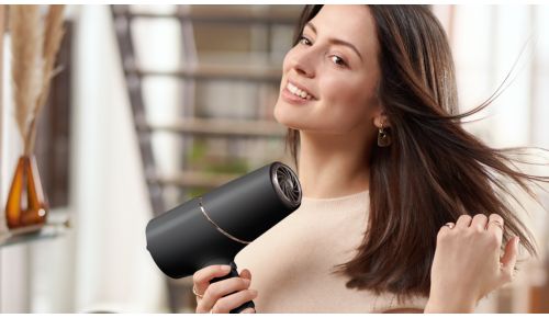 Silnik o dużej mocy wytwarza strumień powietrza o prędkości do 110 km/h****