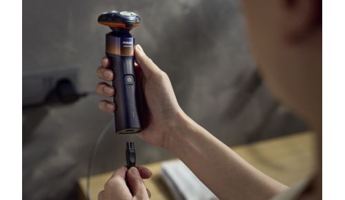 Tempo di ricarica di 1 ora per 50 minuti di rasatura e ricarica rapida di 5 minuti